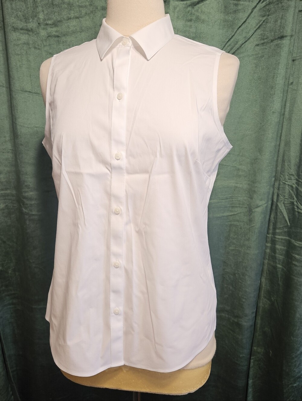 UNTUCKit Sleeveless Button Down Shirt
